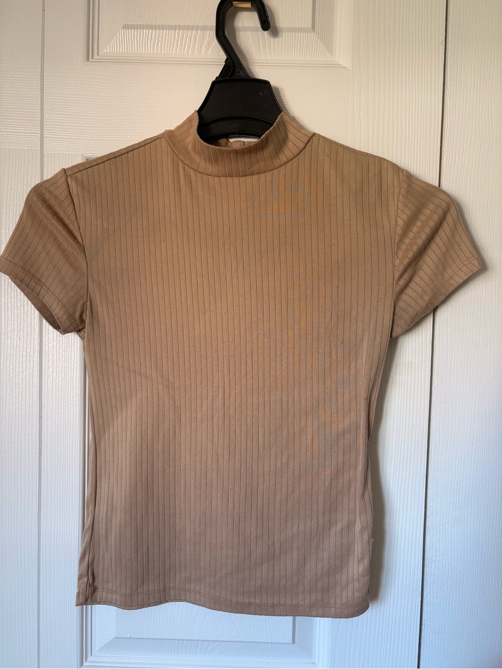Ribbed Short-Sleeve Mock Neck Shirt - Tan